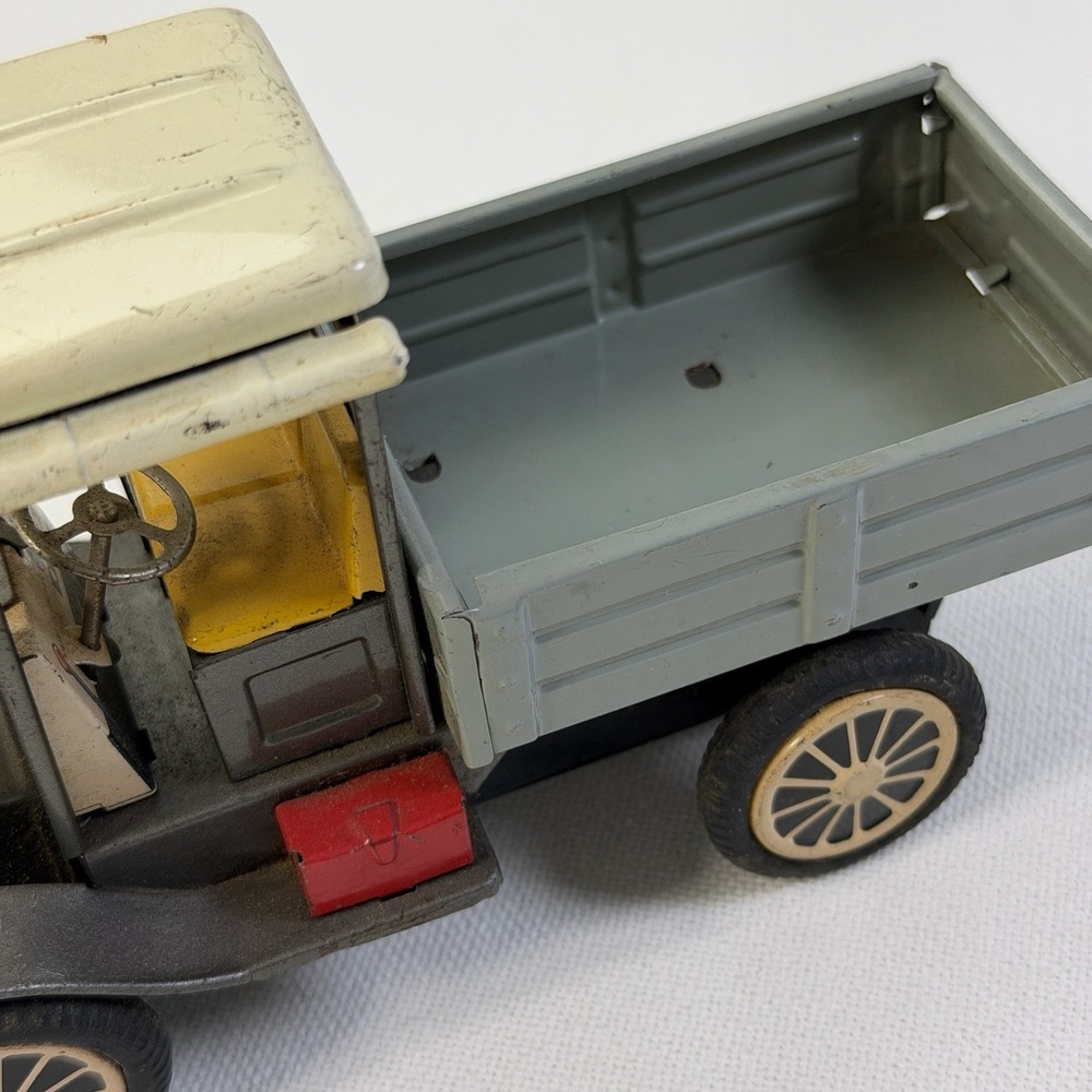 Vintage International Old Timer Friction Delivery Truck no box Japan 1960's - Picture 6 of 13